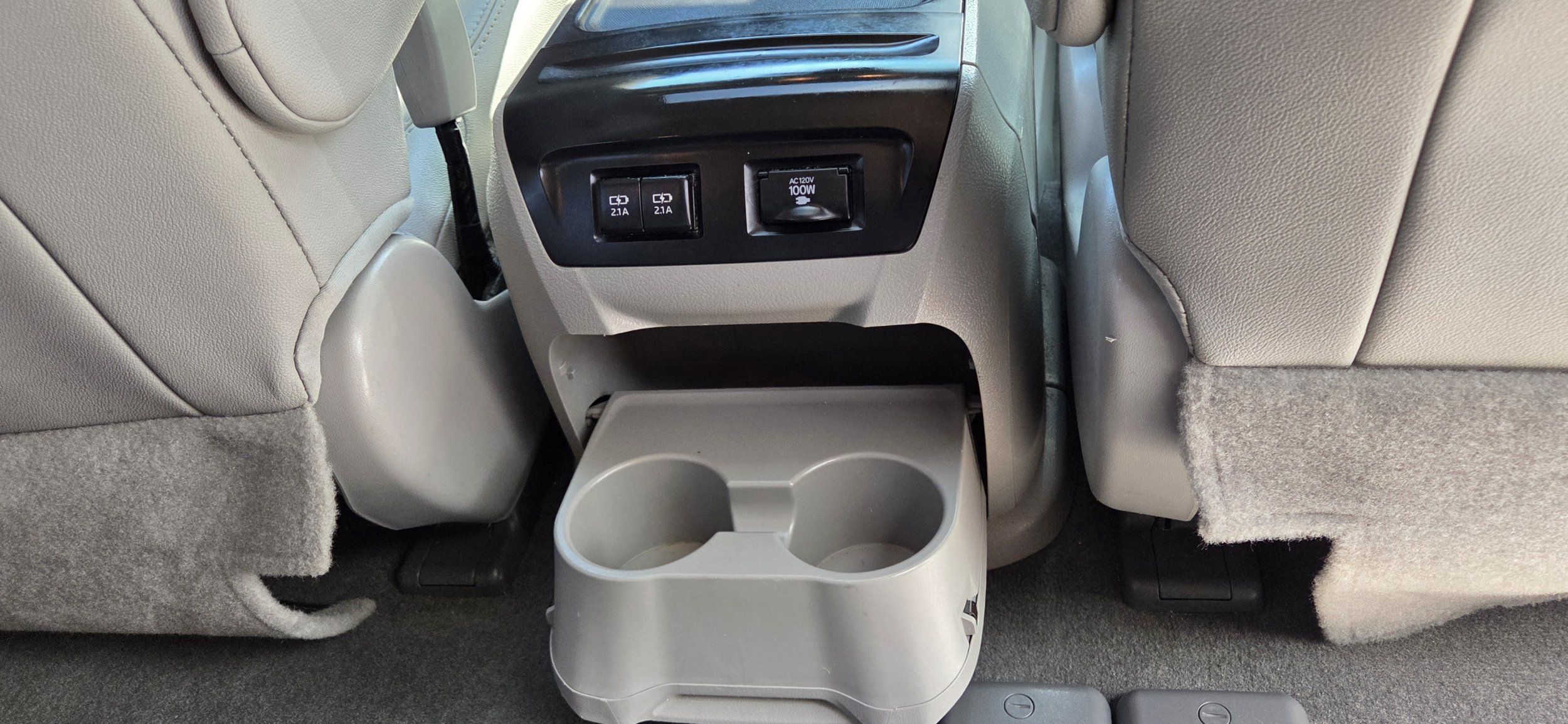 2018 Toyota Sienna XLE - Photo 24