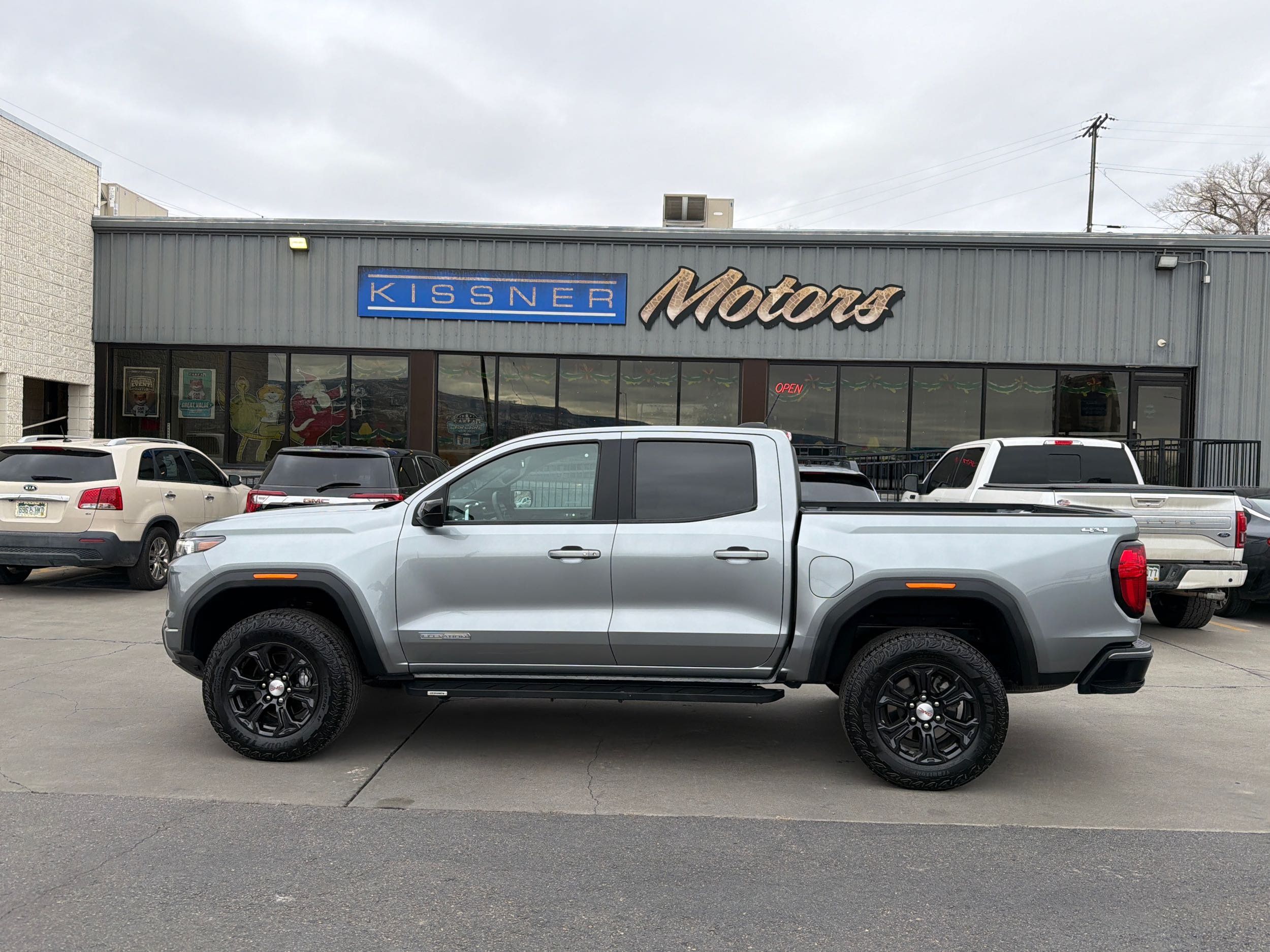 2023 GMC Canyon Elevation's photo