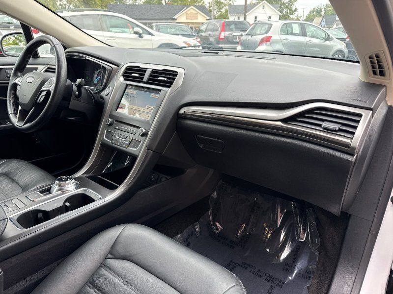 2018 Ford Fusion Hybrid SE photo 16