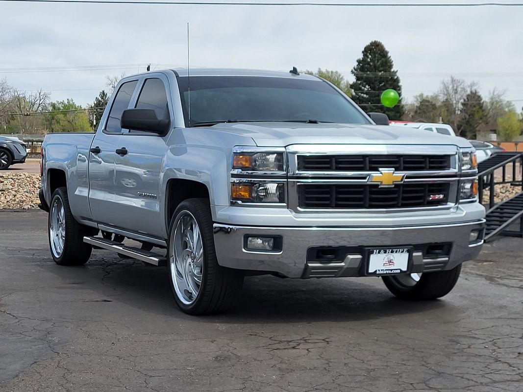 View vehicle photo 7