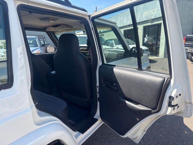 2000 Jeep Cherokee Sport photo 13