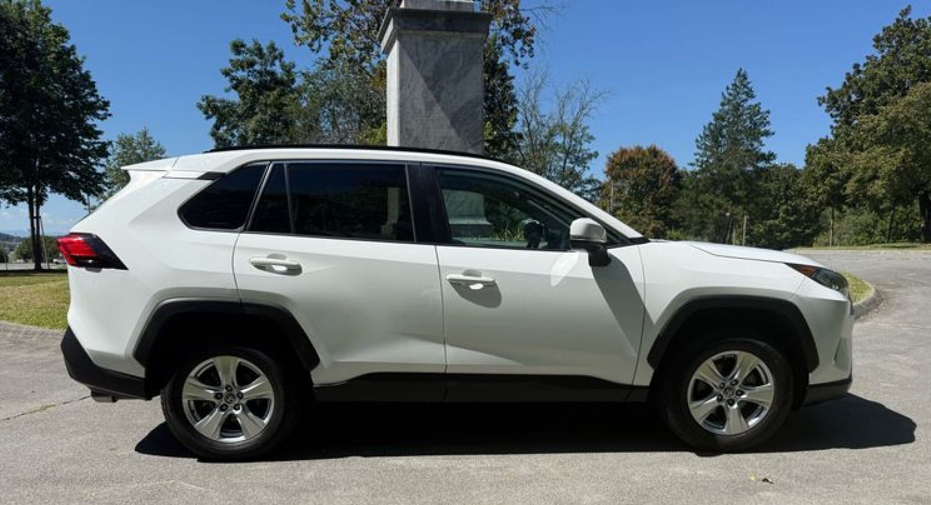 2021 Toyota RAV4 XLE photo 45