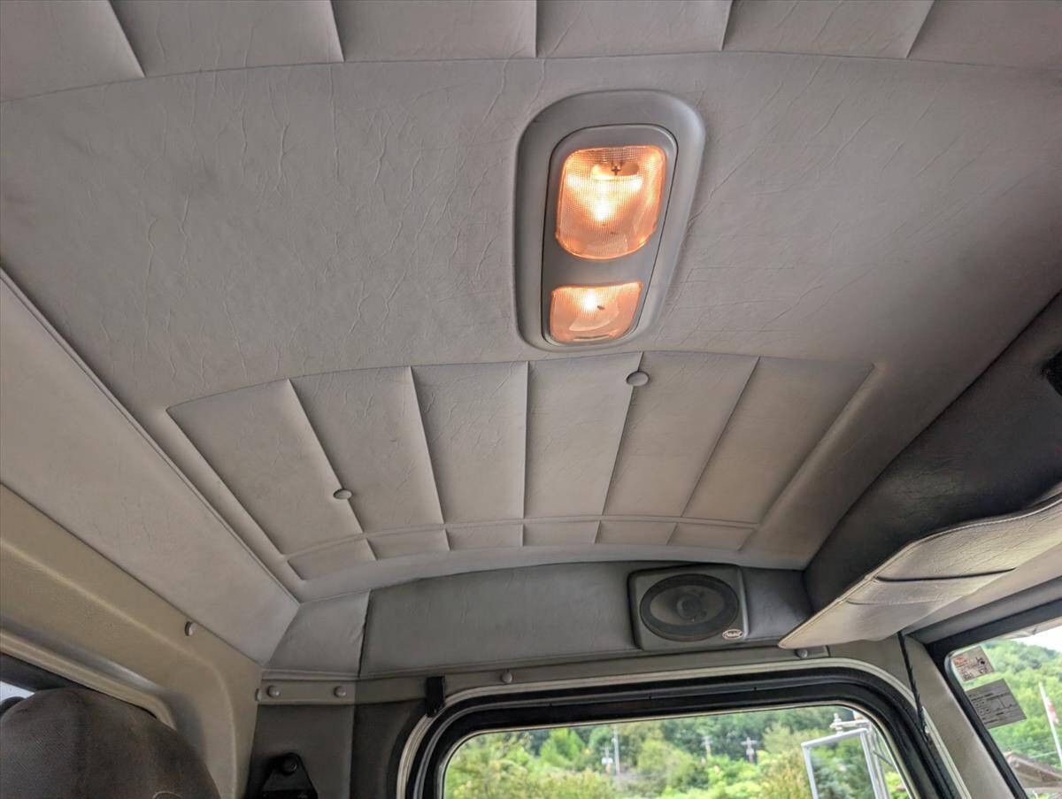 2007 Peterbilt 335 56