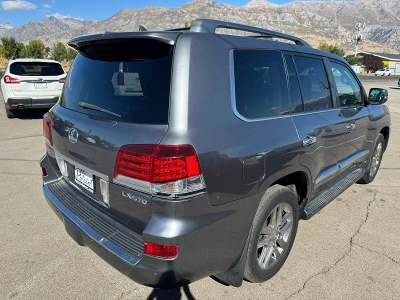 2013 Lexus LX 570 Luxury photo 5