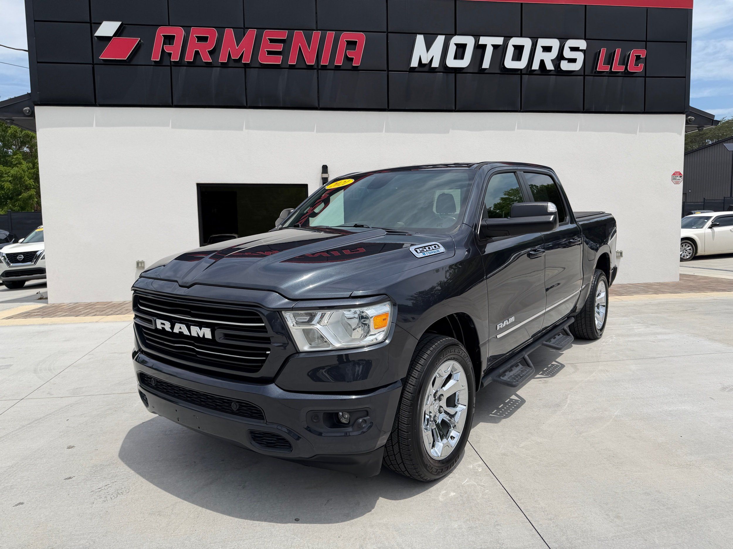 2021 RAM 1500 Big Horn/Lone Star 4x4 Crew Cab 5'7's photo