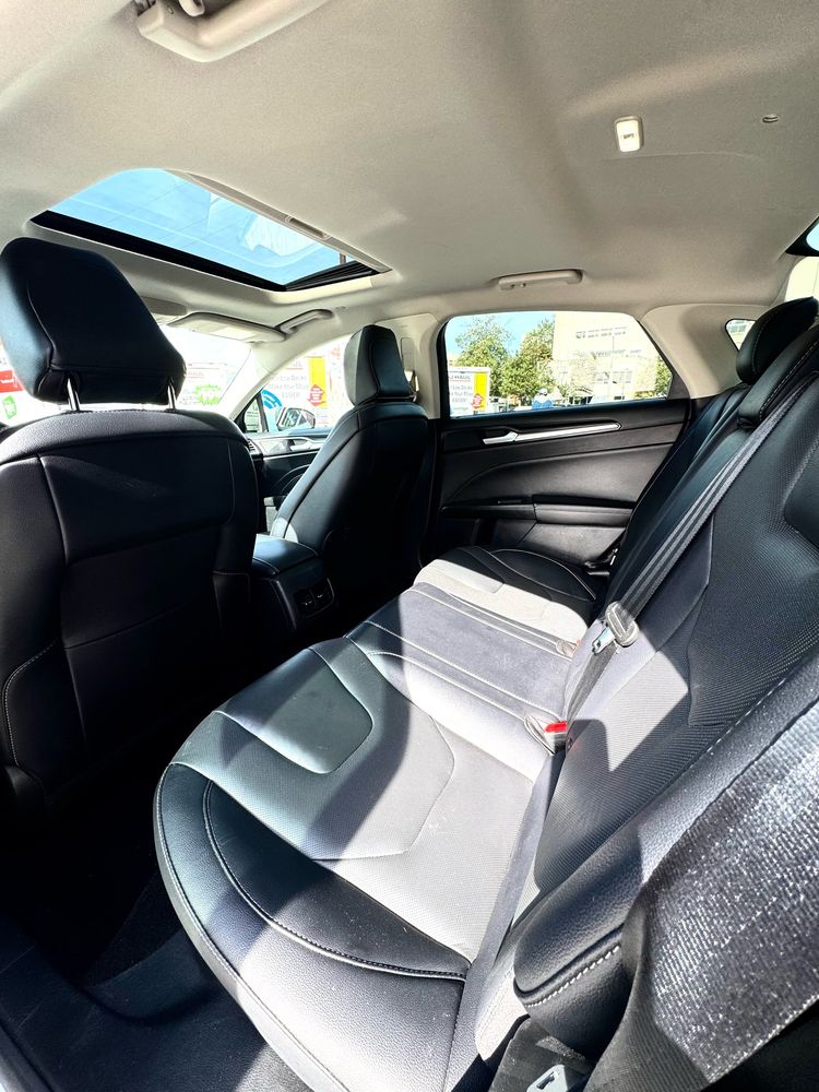 2020 Ford Fusion Hybrid Titanium photo 12