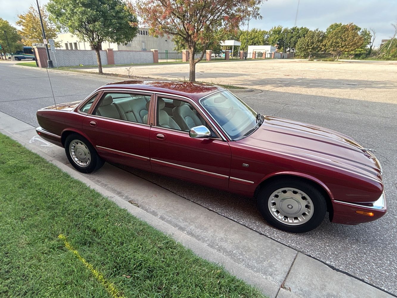 2000 Jaguar XJ 8 Vanden Plas photo 4