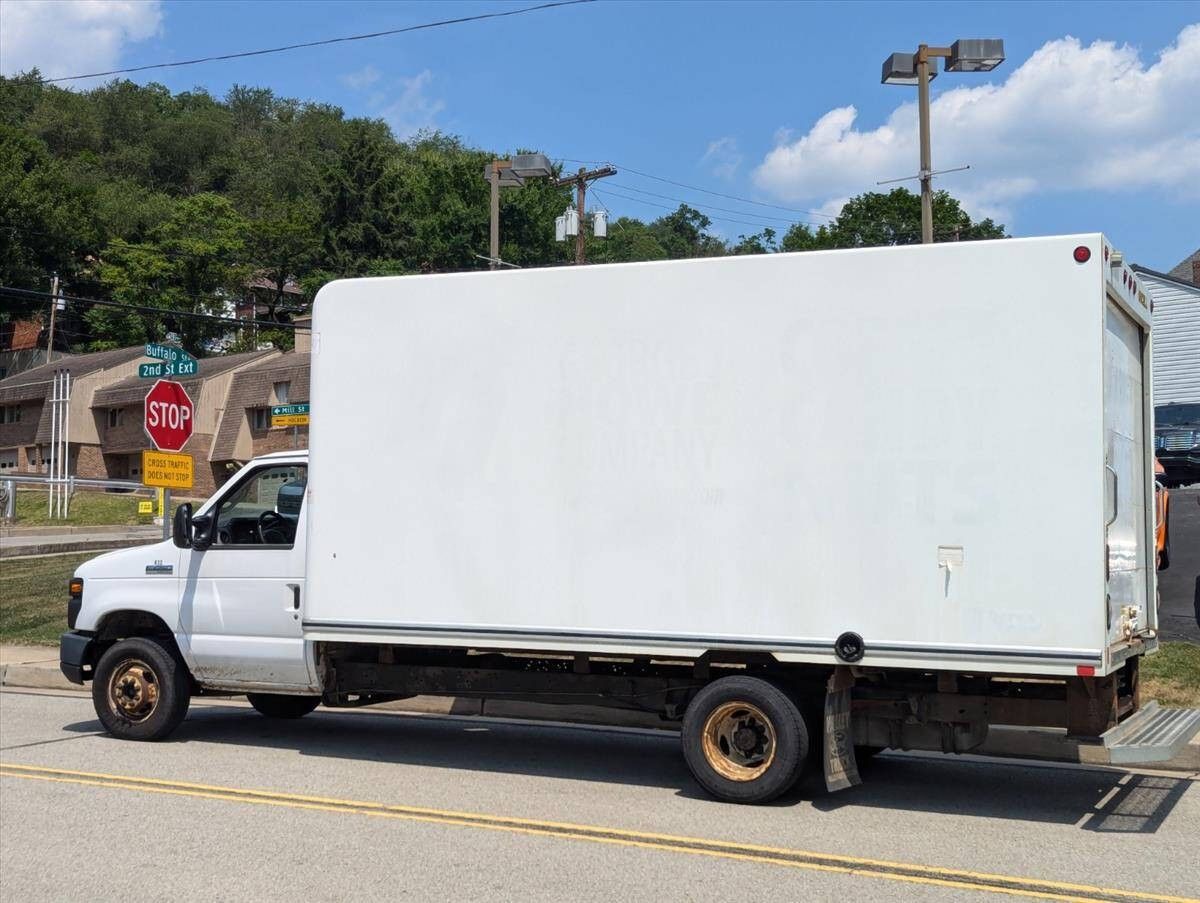 2016 Ford E-Series 9