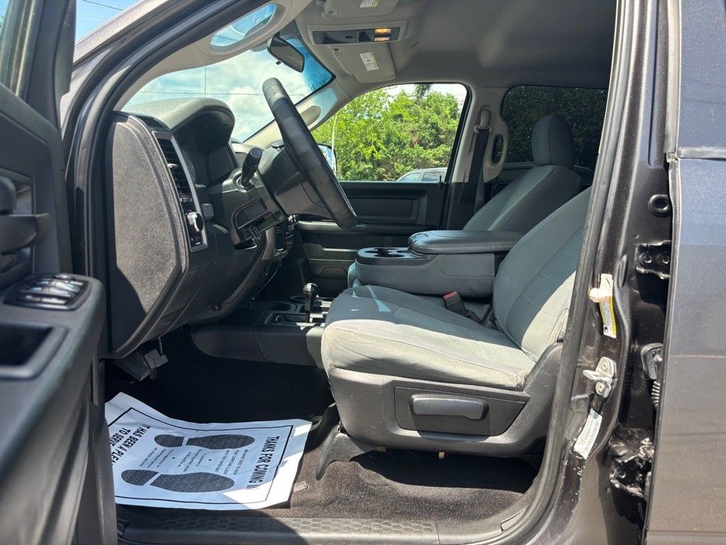 2017 Ram 2500 ST Tradesman photo 13