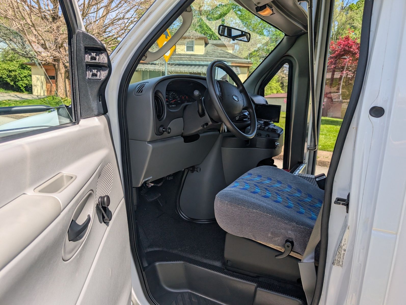 2007 Ford E-450 Cutaway 97