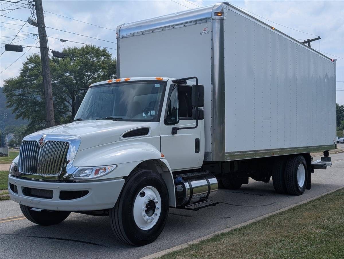 2018 International DuraStar 4300 10