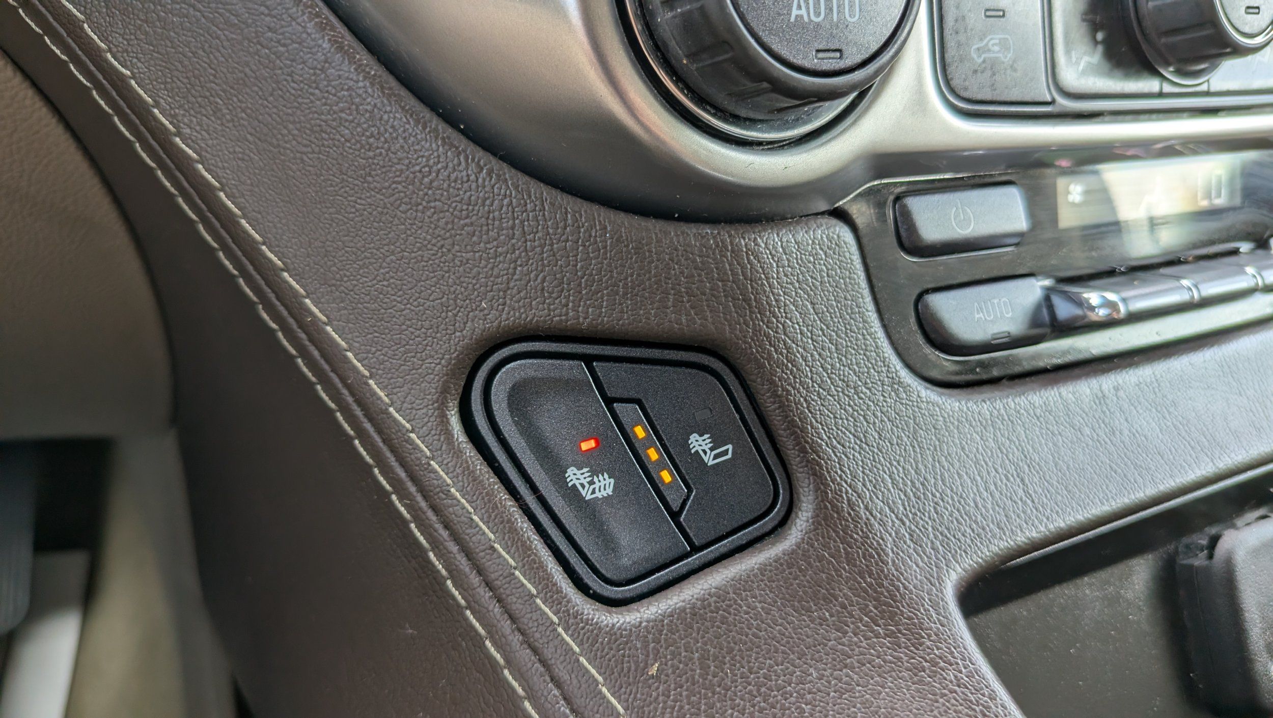 2016 Chevrolet Tahoe LT - Photo 28