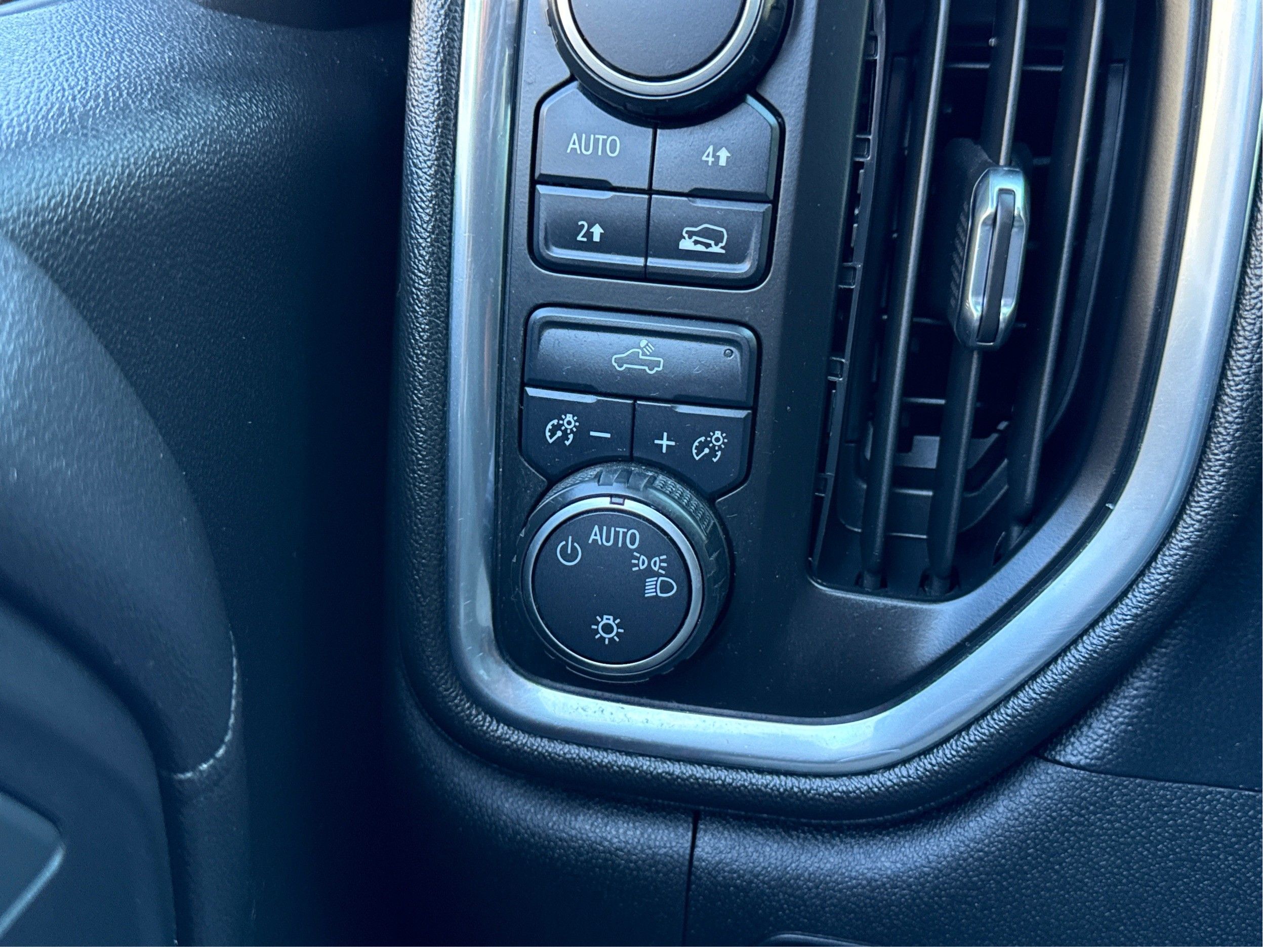 2019 Chevrolet Silverado 1500 LT - Photo 18