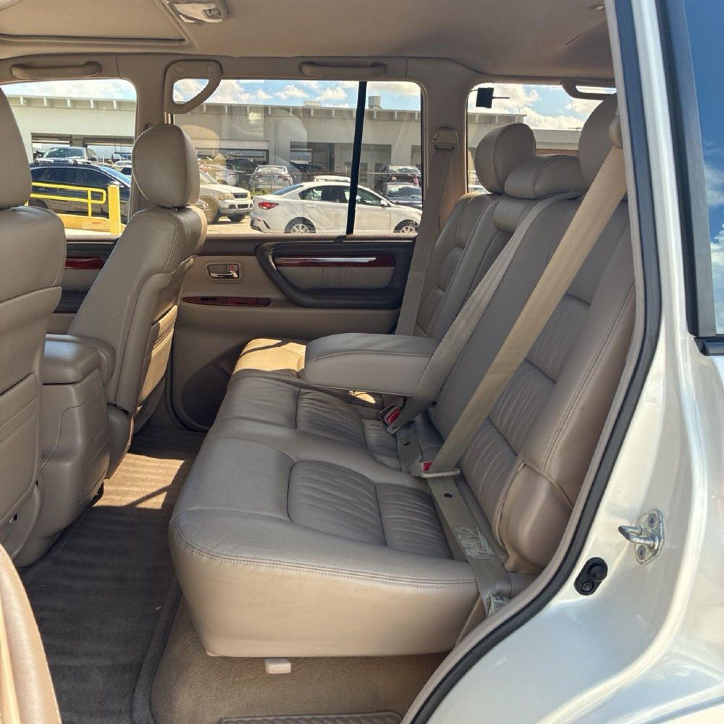 2000 Lexus LX 470 photo 15