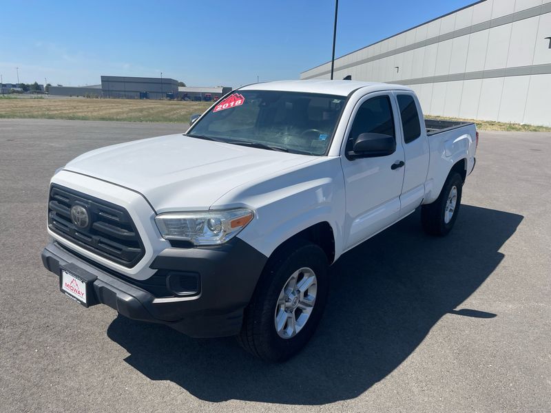 2018 Toyota Tacoma SR's photo