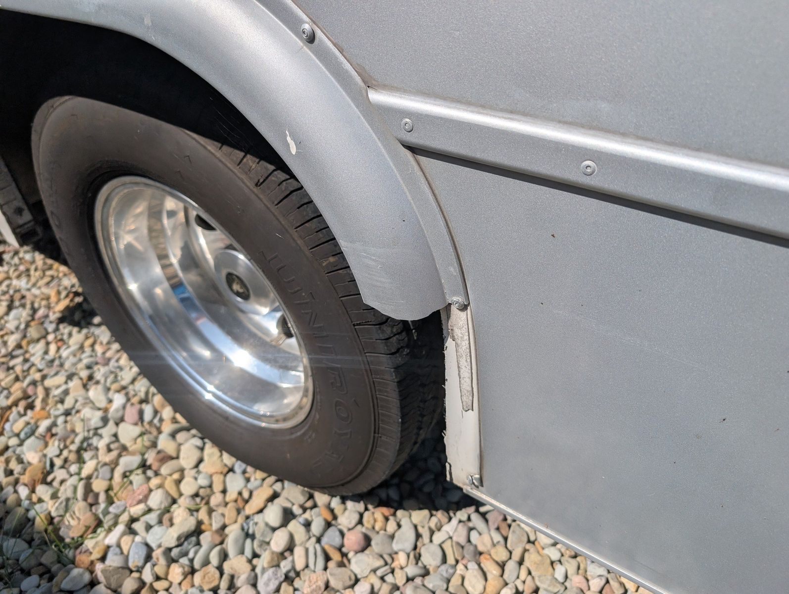 2004 Ford E-Series Chassis 64