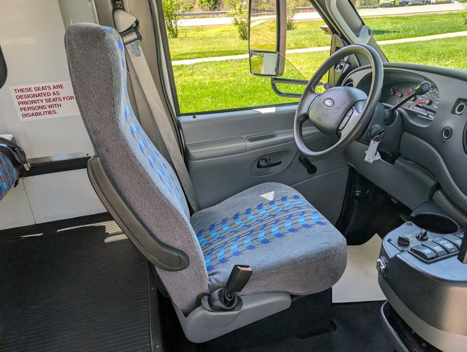 2007 Ford E-450 Cutaway 59