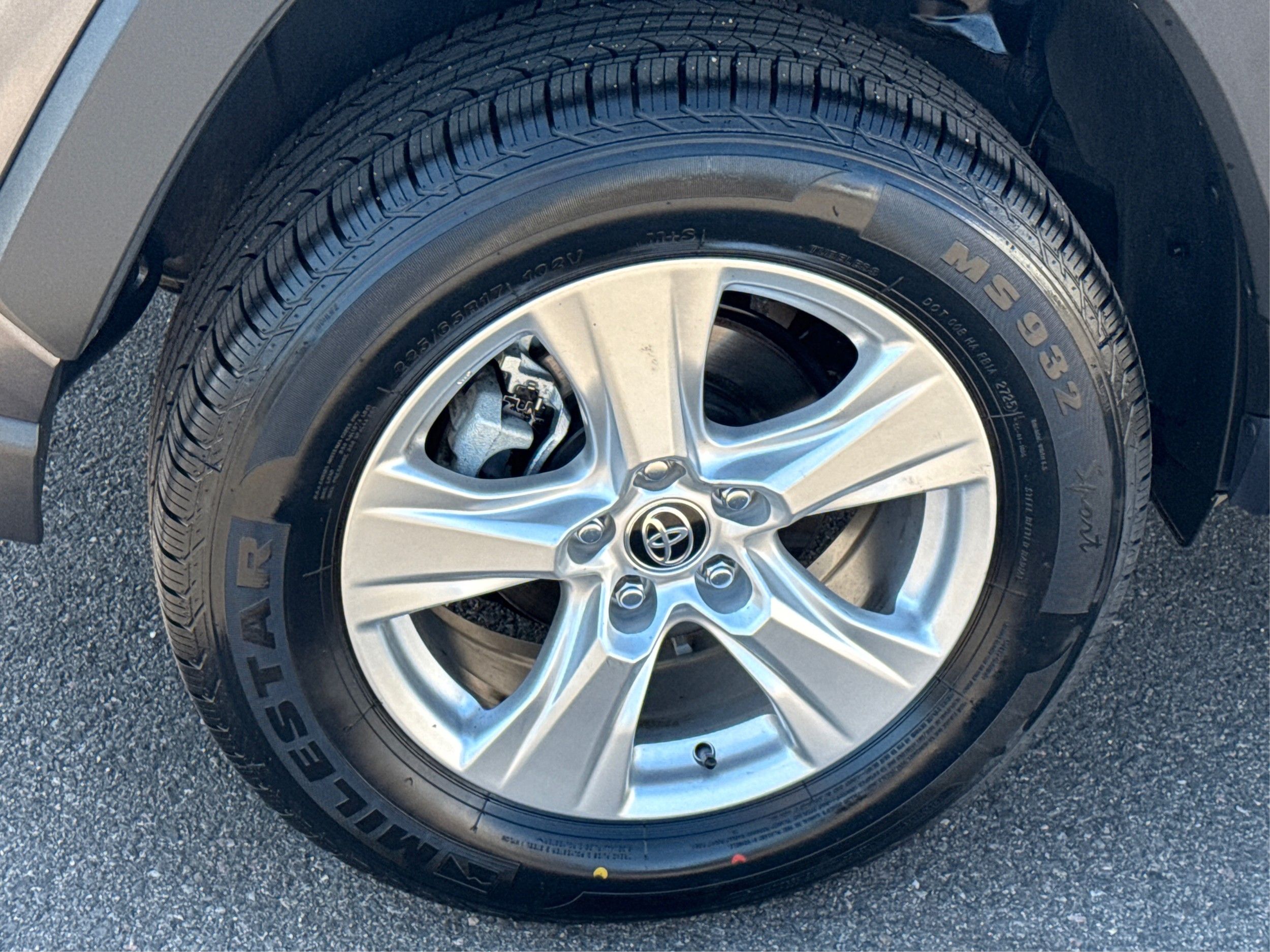 2020 Toyota RAV4 XLE photo 28