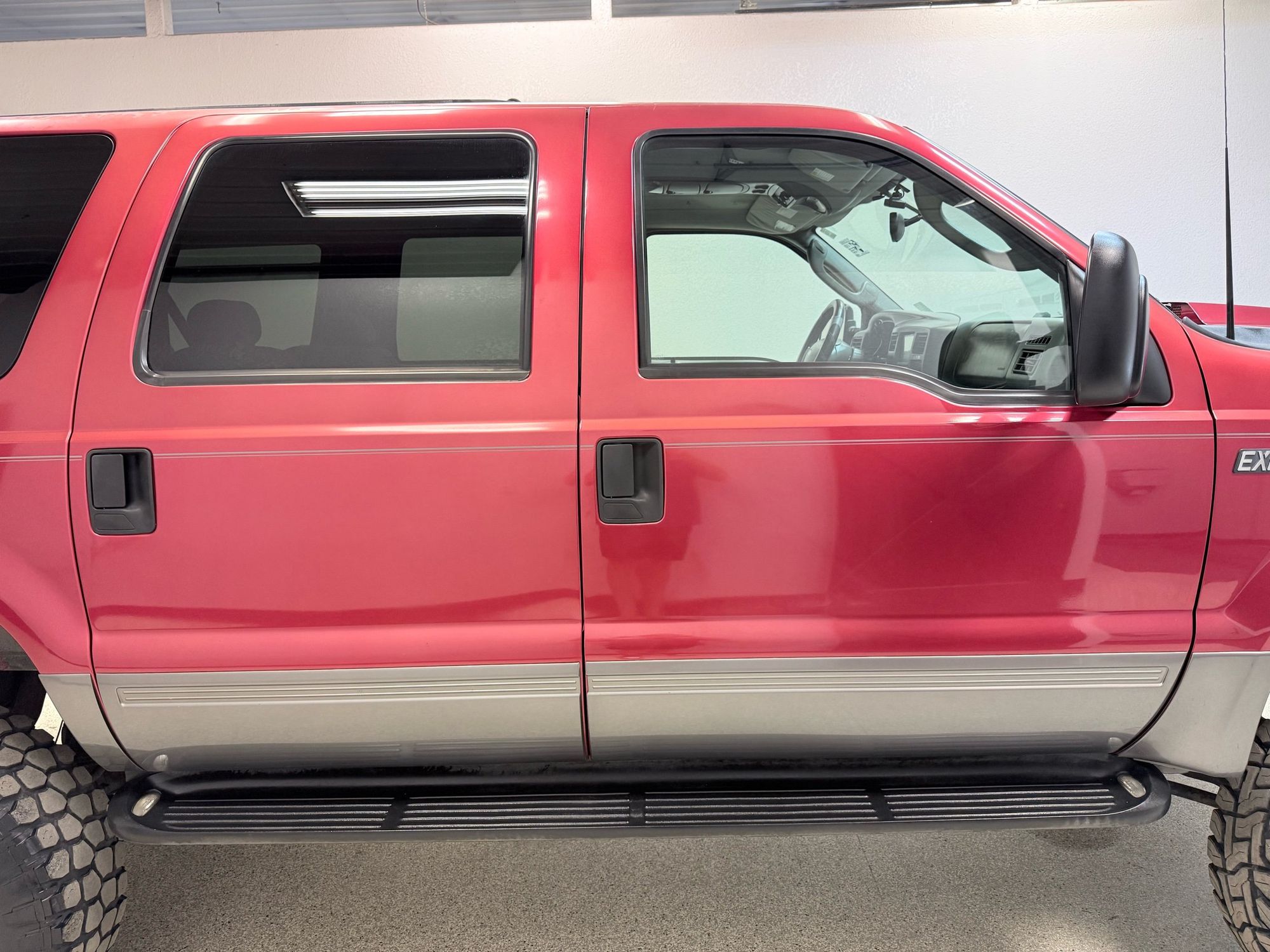 2003 Ford Excursion XLT photo 12