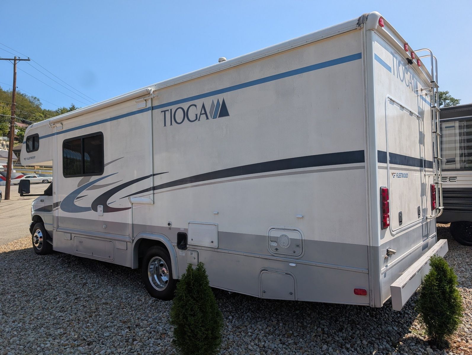 2004 Ford E-Series Chassis 7