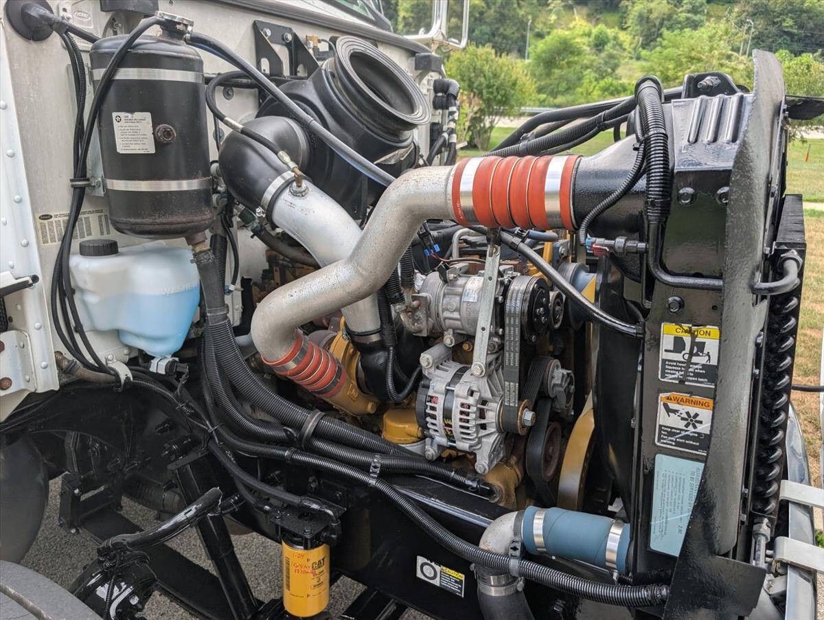 2007 Peterbilt 335 79