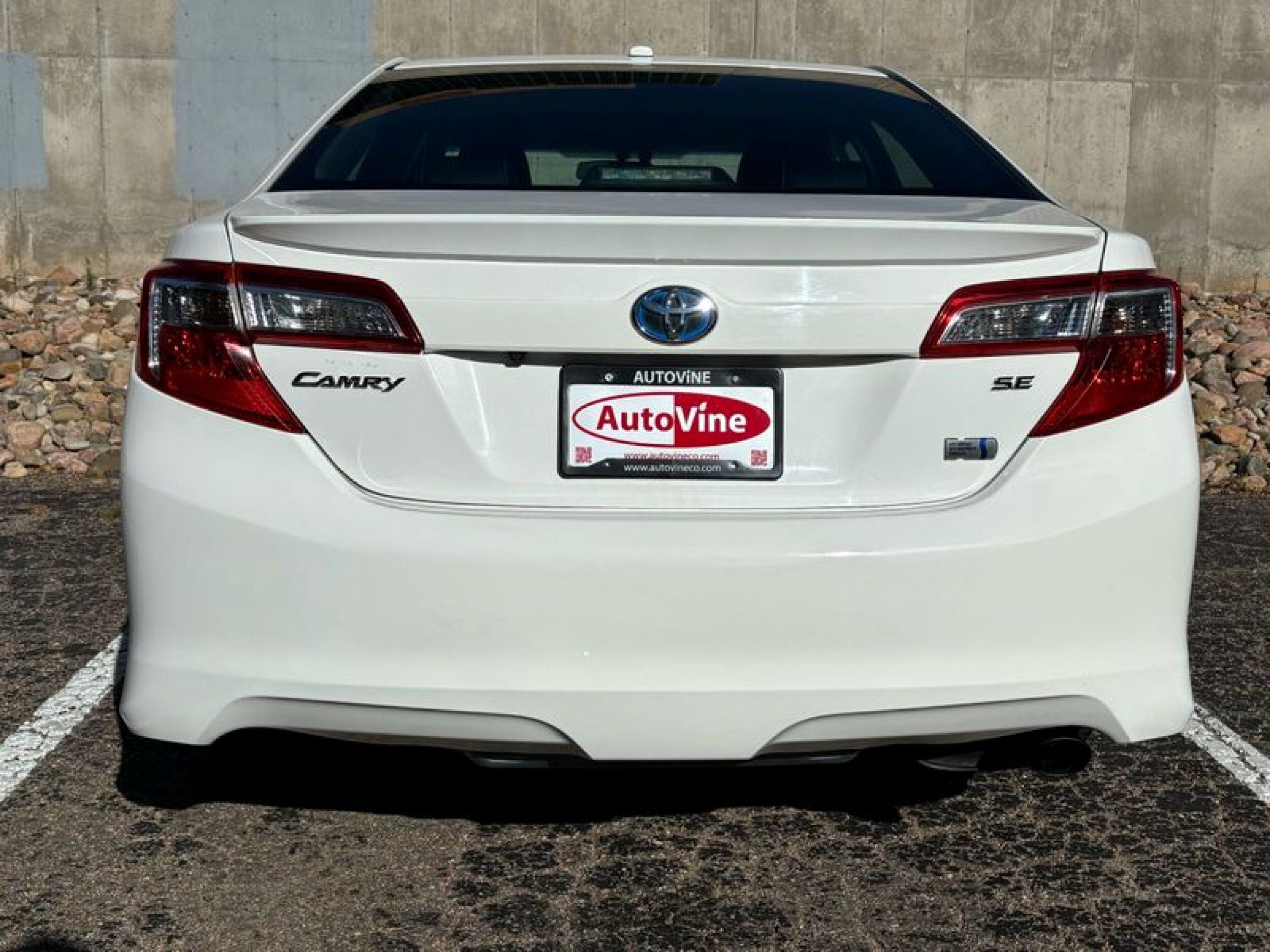 2014 Toyota Camry SE Hybrid - Photo 8