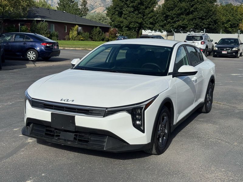 2025 Kia K4 — LX, photo 1 of 15
