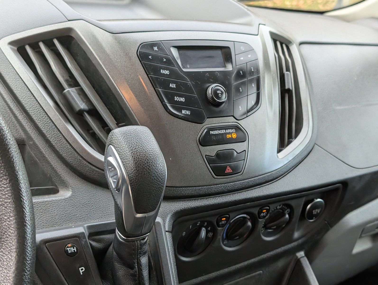 2019 Ford Transit-350 28