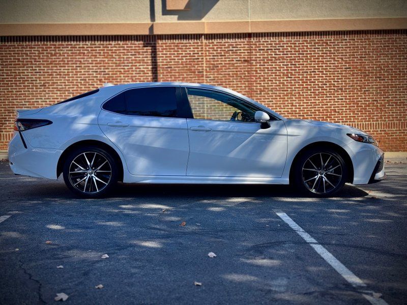 2024 Toyota Camry SE photo 8