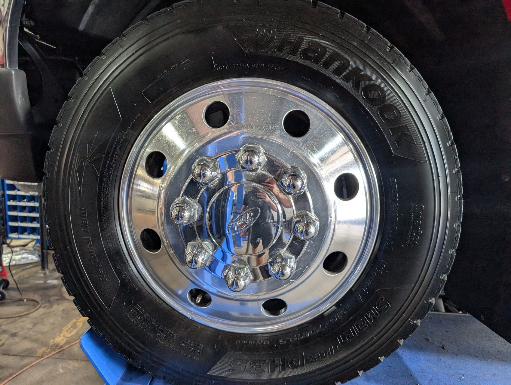 2001 Ford F-550 218