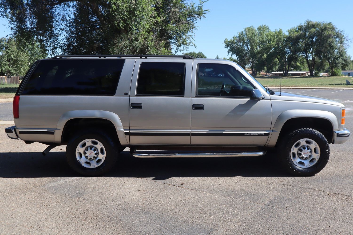 1999 GMC Suburban K2500 SLT Victory Motors Of Colorado 1999-gmc-suburban-k2500-slt-victory-motors-of-colorado