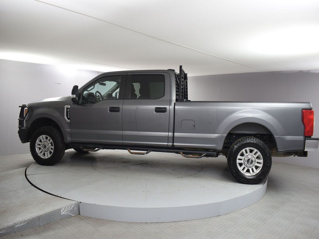 2022 Ford F-350 Super Duty XL photo 16