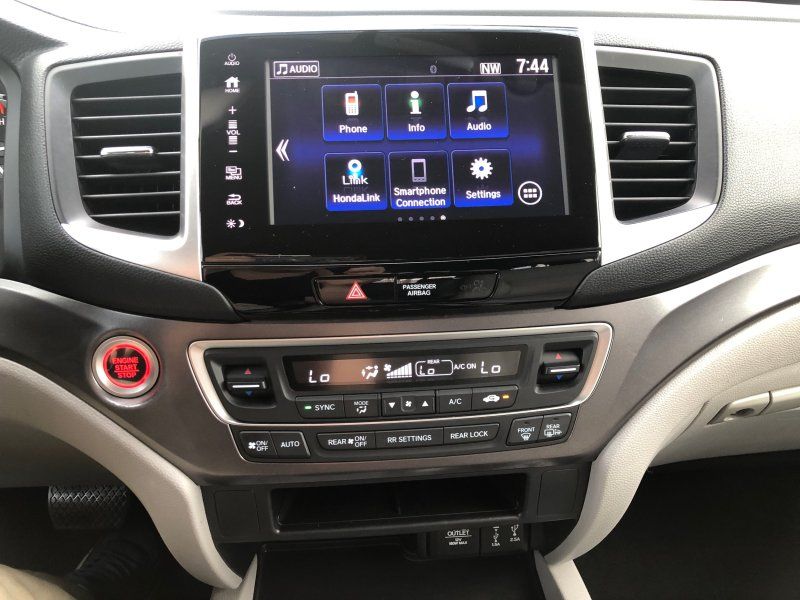 2018 Honda Pilot EX photo 18
