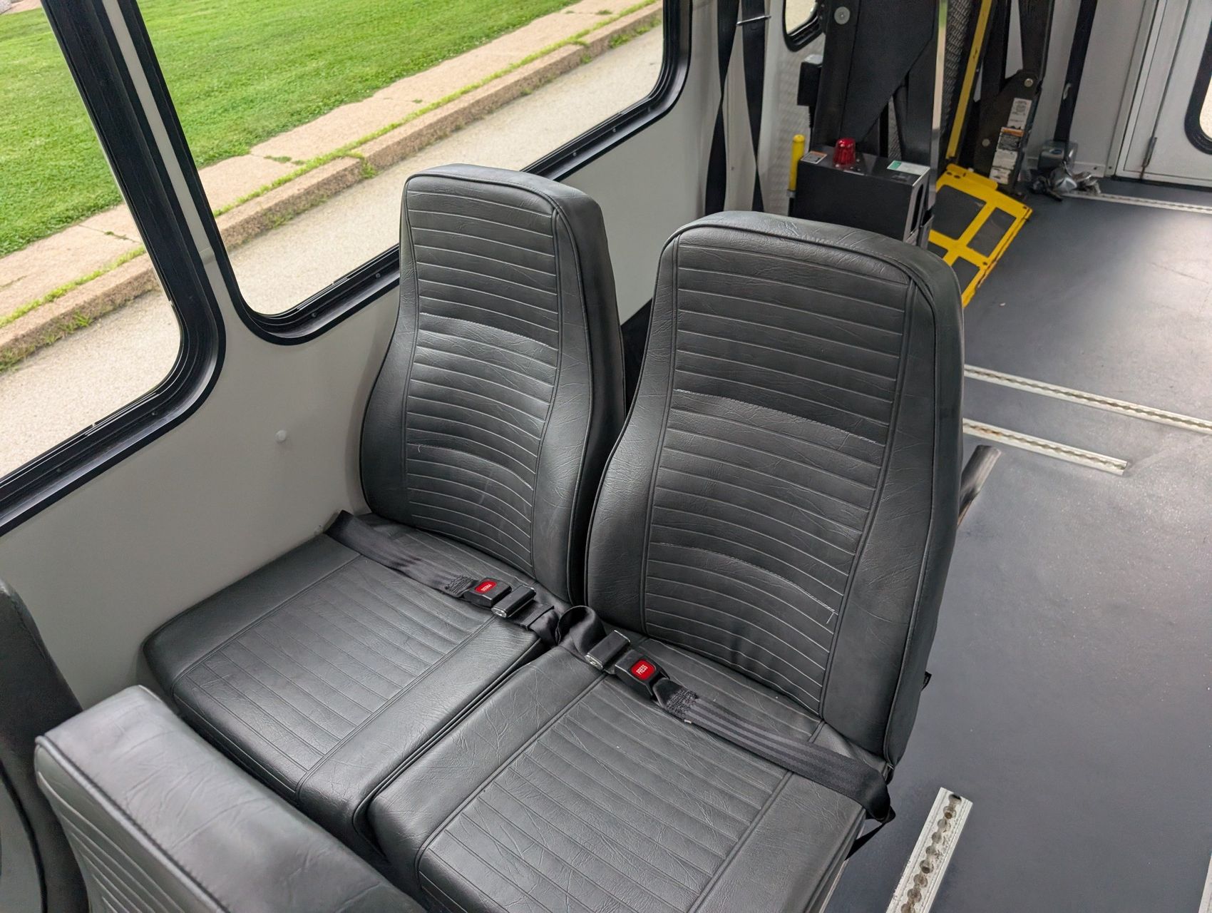 2016 Ford E-350 47