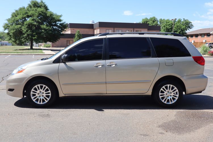 2009 Toyota Sienna Le 7-passenger 