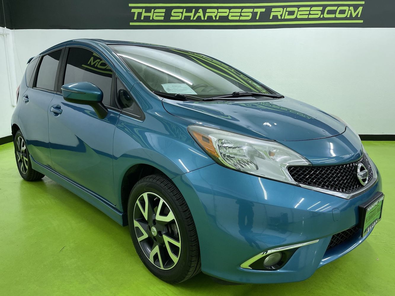 2016 Nissan Versa Note SR photo 2