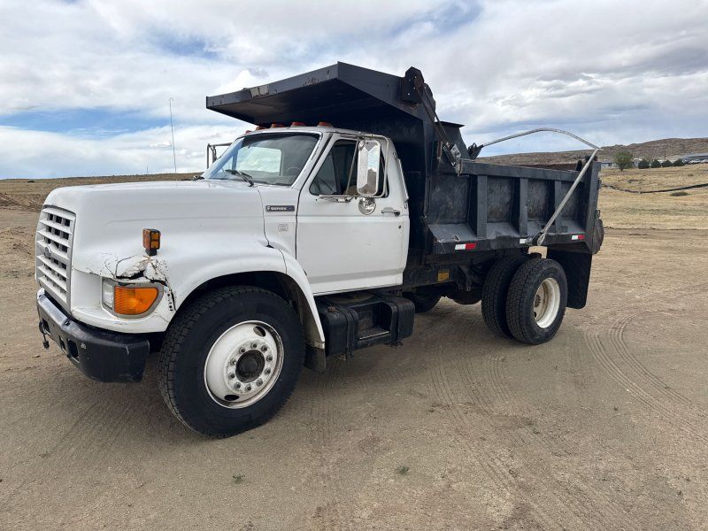 1995 Ford F-800's photo