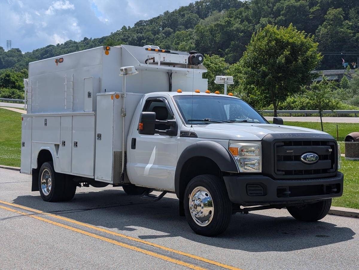 2011 Ford F-550 Super Duty 1