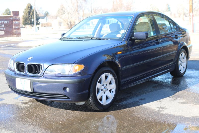 2005 BMW 325xi Photos