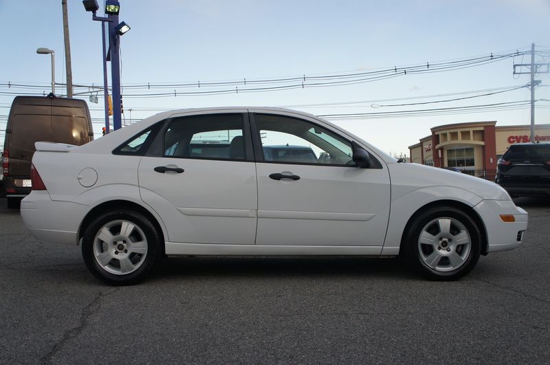 2007 Ford Focus ZX4 SES | Zoom Auto Group - Used Cars New 