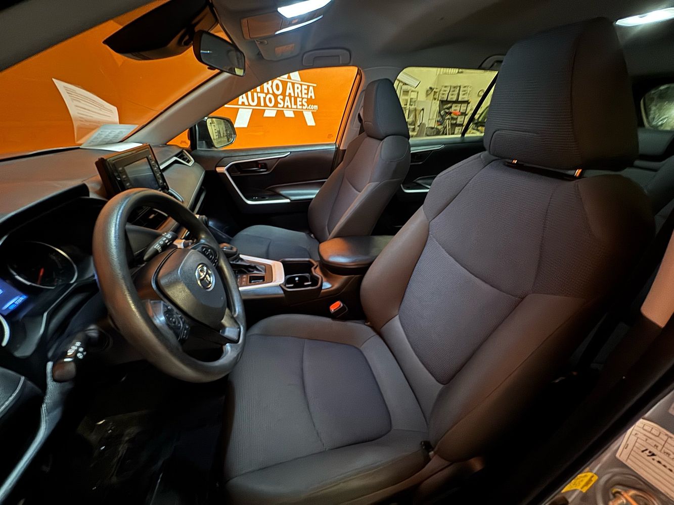 2022 Toyota RAV4 LE photo 7