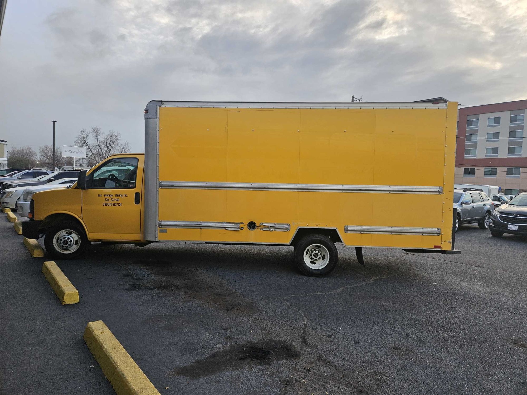 2011 Gmc Savana 3500 Cutaway photo 2