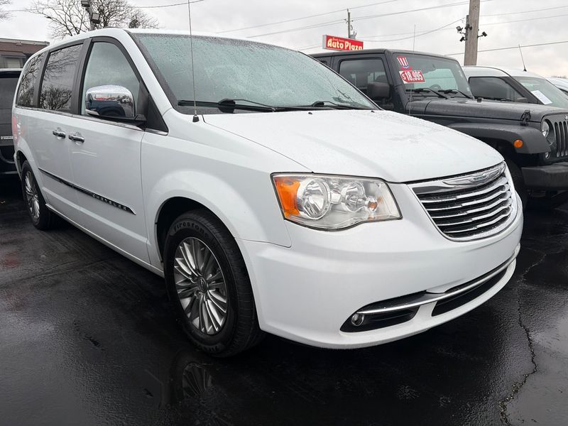 2015 Chrysler Town & Country Touring-L FWD