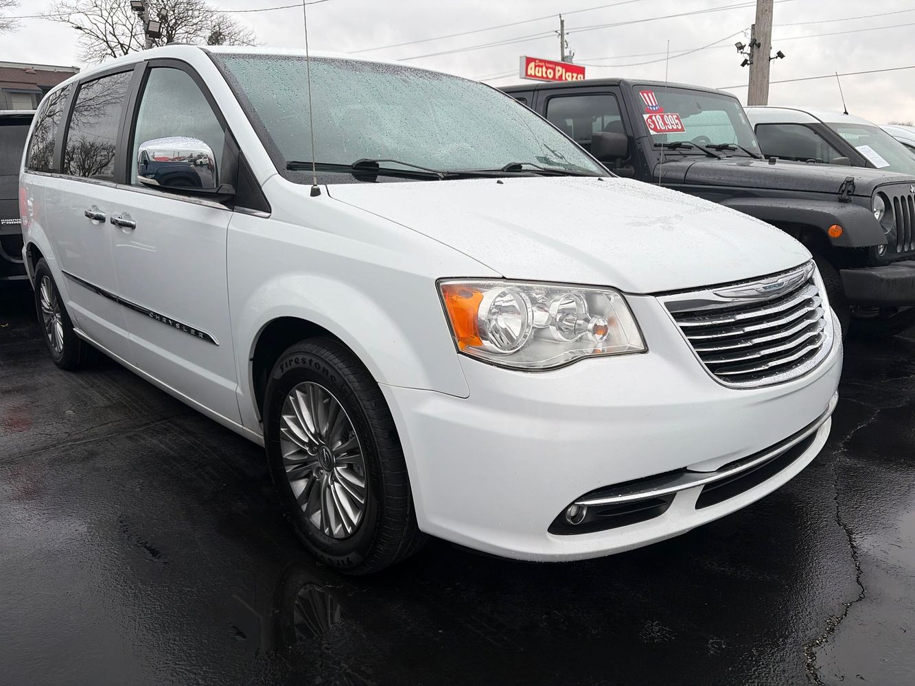 2015 Chrysler Town & Country Touring-L's photo