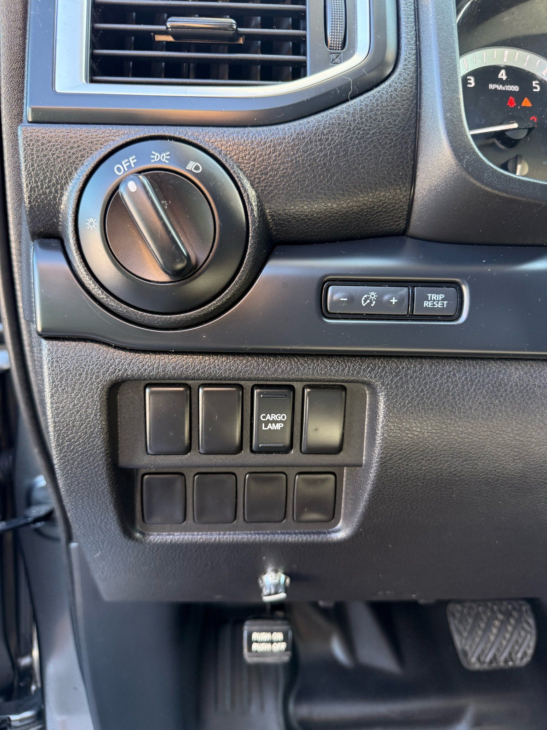 2019 Nissan Titan S photo 17