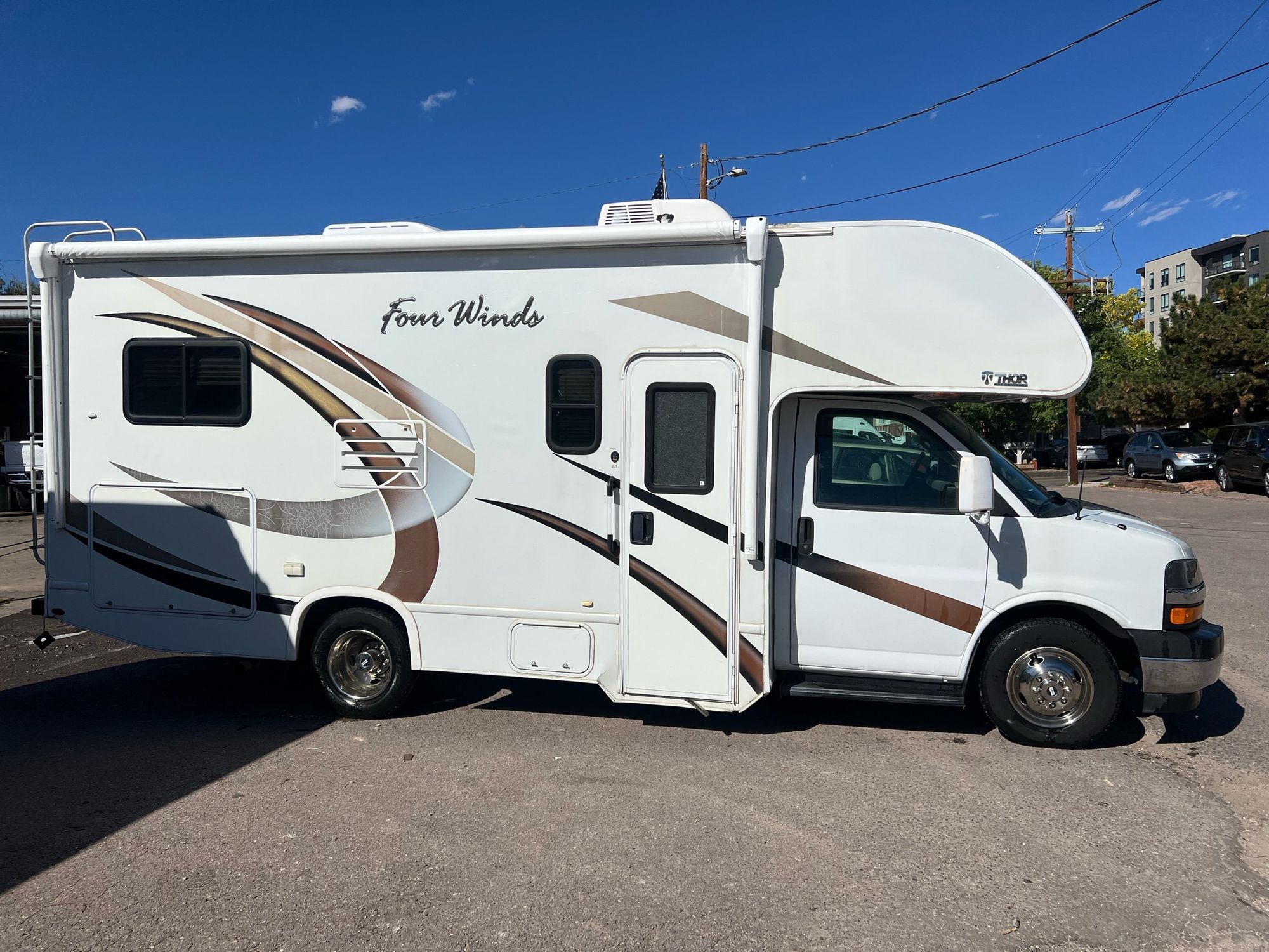 2017 Chevrolet Express 3500 photo 3