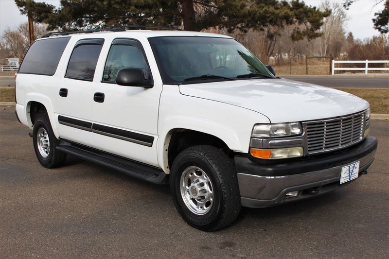 2004 Chevrolet Suburban Photos