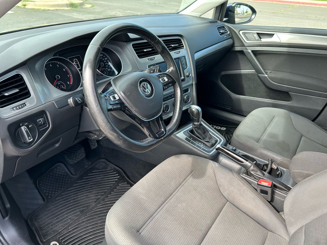 2016 Volkswagen Golf TSI S photo 9