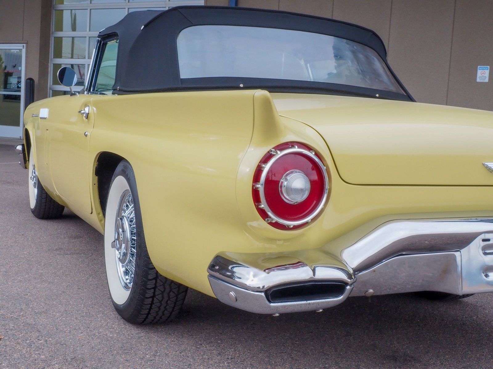 1957 Ford Thunderbird 18