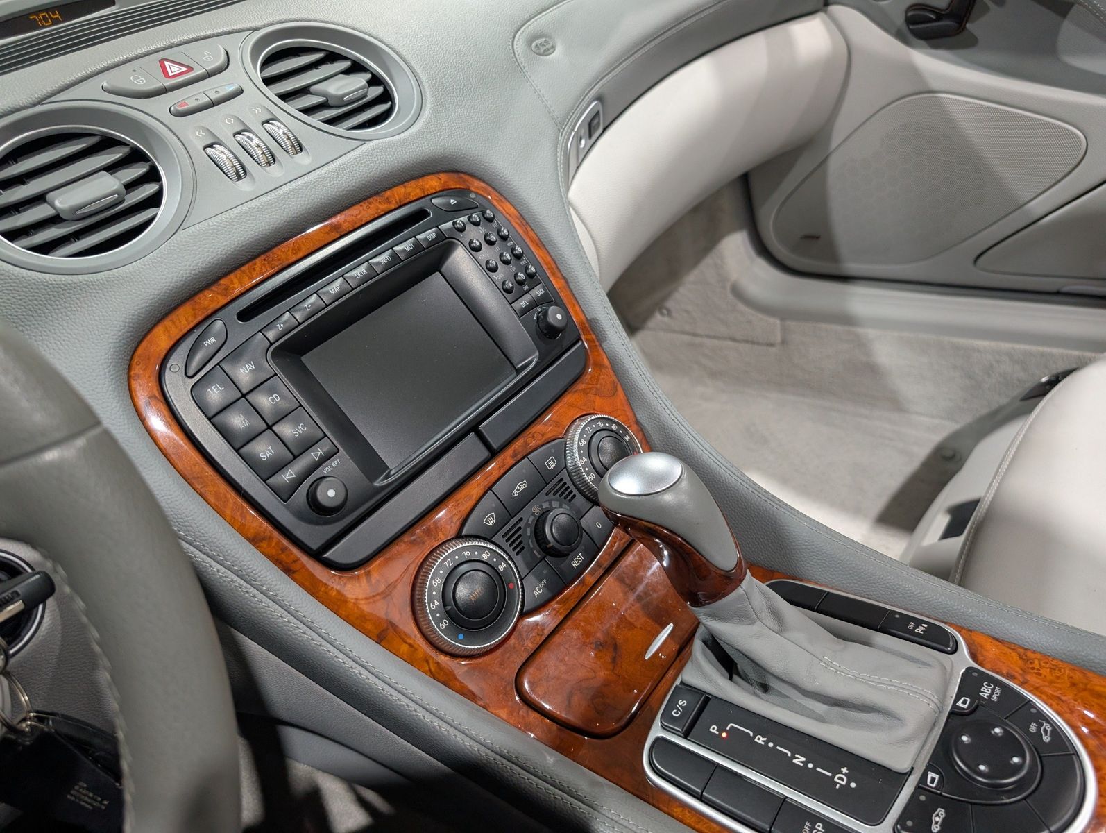 2004 Mercedes-Benz SL 500 101
